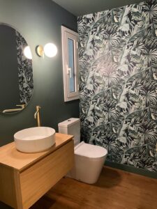 Sustitución de revestimientos en baño de vivienda antigua